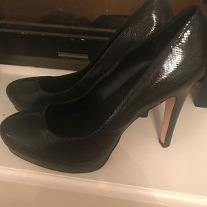 Black pumps